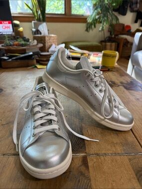 NWT Adidas Originals Stan Smith Silver Metallic Sneakers Women's 8.5
